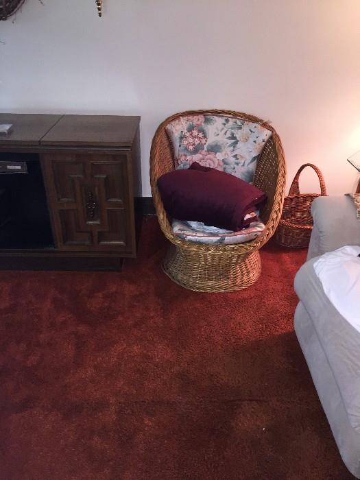 WICKER EGG CHAIR