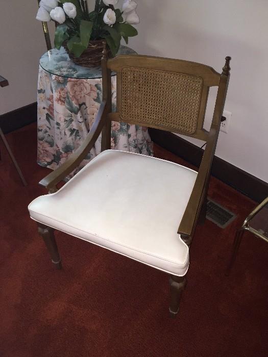 WHITE CHAIR