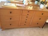 MID-CENTURY MODERN BLONDE WOOD LONG DRESSER WITH MIRROR (MIRROR CRACKED)