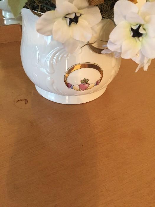 WELSH CLADDAGH FLOWER VASE