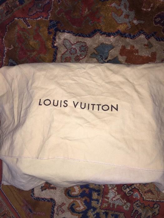 AUTHENTIC LOUIS VUITTON EBENE DAMIER UZES TOTE (GREAT CONDITION)