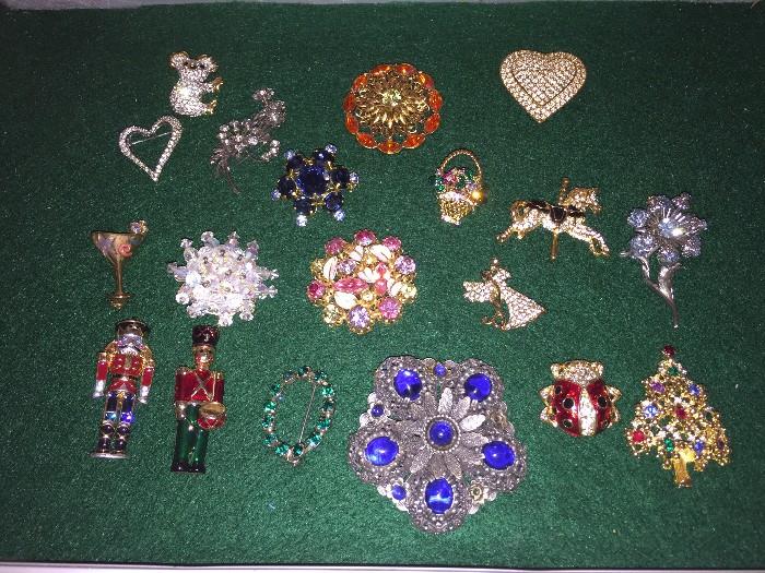 VINTAGE COSTUME RHINESTONE AND AUSTRIAN CRYSTAL JEWELRY ( SOME SIGNED , CORO, WEISS, SWAROVSKI )