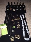 14K & 10K SOLID GOLD JEWELRY (NECKLACES, BRACELET, EARRINGS AND LOTS OF RINGS)