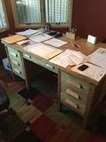 BLONDE OAK SOLID WOOD OFFICE DESK ( GREAT CONDITION)