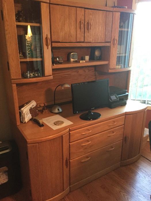 BLONDE WOOD OFFICE DESK WITH HUTCH