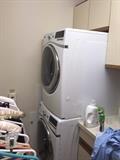 WHIRLPOOL SIDE LOAD WASHER AND DRYER JUST LIKE NEW ( GREAT CONDITION ) 