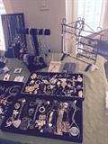 COSTUME & VINTAGE JEWELRY EARRINGS, RINGS, NECKLACES, BRACELETS AND BROOCHES