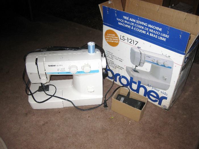 PORTABLE BROTHER SEWING MACHINE 