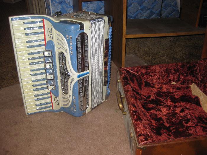 MADE IN ITALY ACCORDION - GORGEOUS!