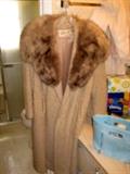 Fur collar ladies coat