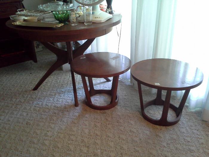 Retro table and 2 end tables