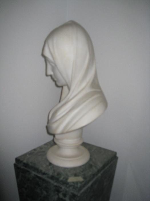 SIDE VIEW MARY