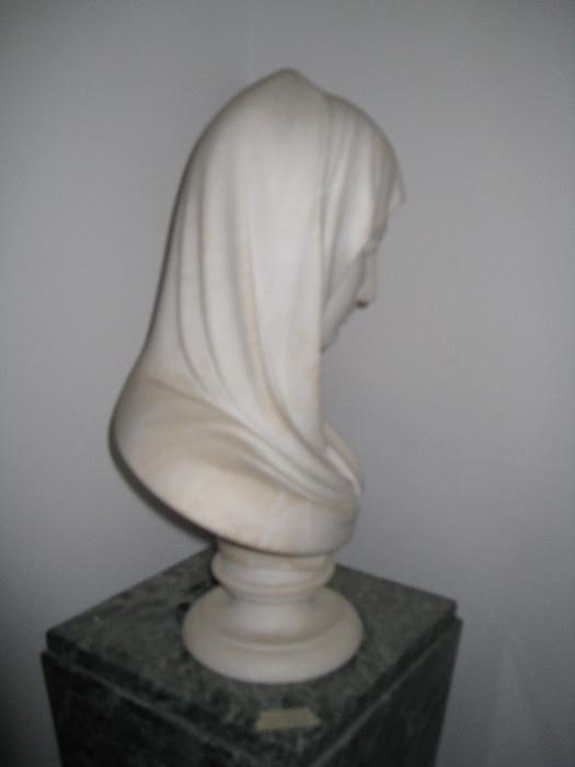 SIDE VIEW MARY