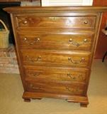 Very Heavy Willet Dresser