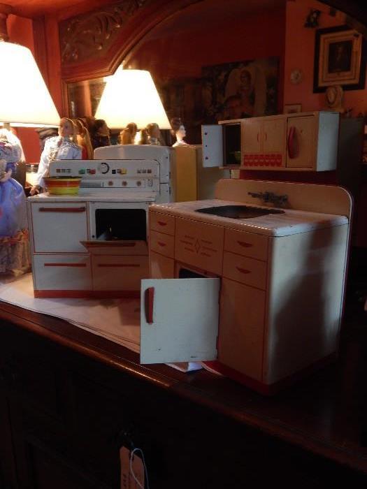 Wolverine doll size kitchen appliances.