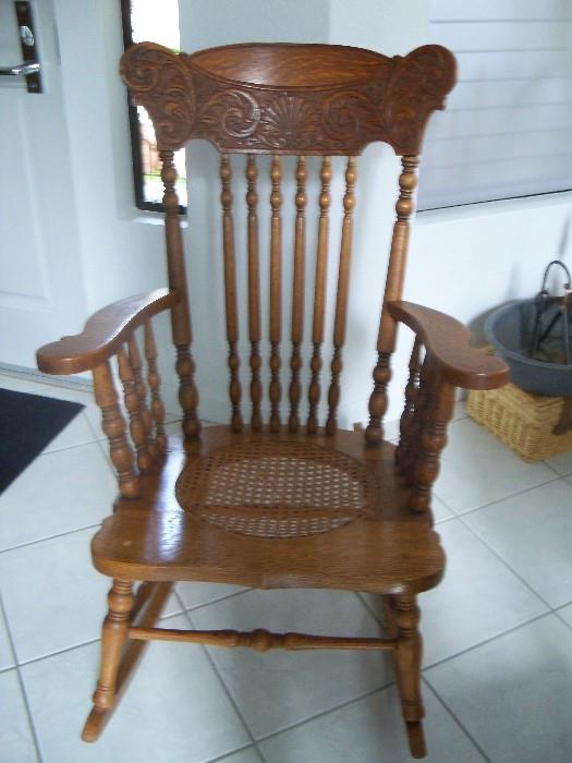 OAK ROCKING CHAIR WITH SPINDLED BACK AND WICKER SEAT