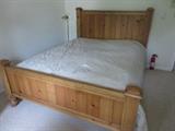 PINE QUEEN BED
