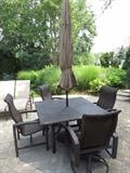 OUTDOOR TABLE AND CHAIRS
CAST ALUMINUM & WOVEN RESIN WICKER

