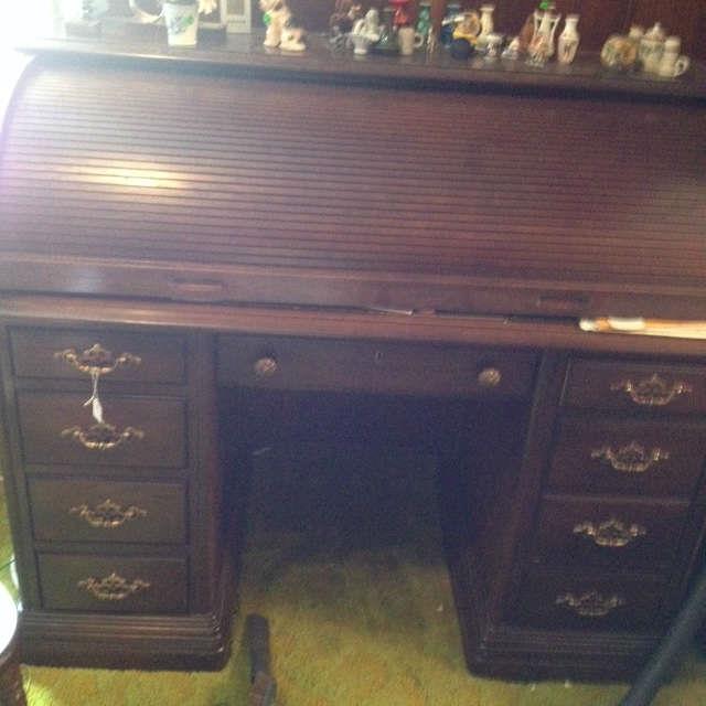 roll top desk - excellent condition