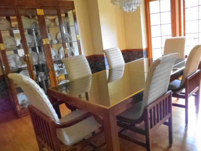 Henredon "Scene One" dining table w/6 upholstered chairs.