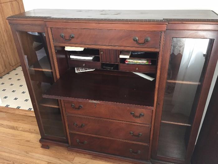 Open desk to cabinet
