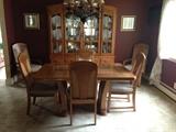 Oak dining room, 6/chairs, leaves and pads!