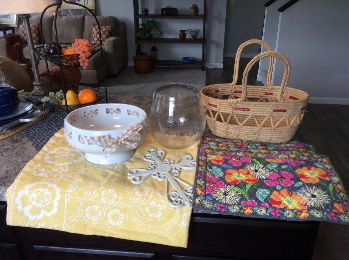 How darling are those Vera Bradley placemats and the William Sonoma tablecloth?