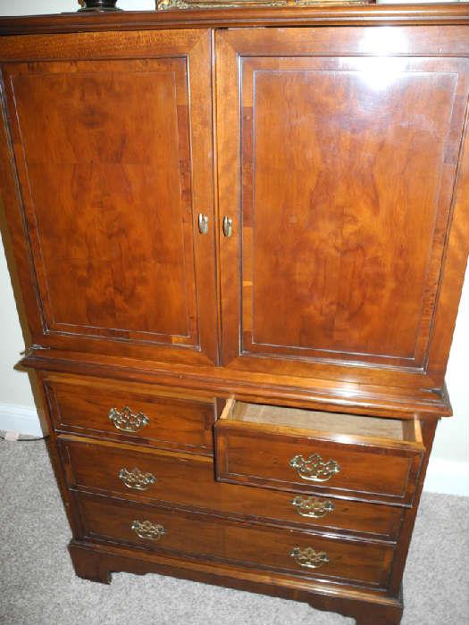 Wardrobe armoire