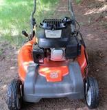 Husqvarna self propelled lawn mower. Bags, mulch.