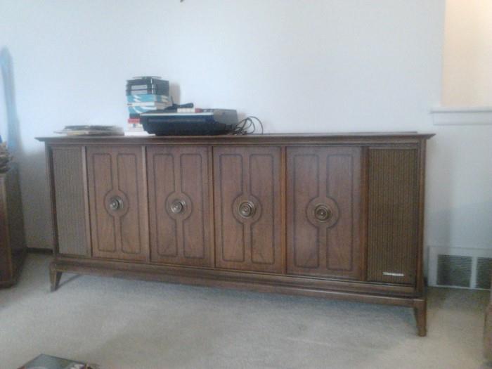 Vintage Magnavox Stereo Console