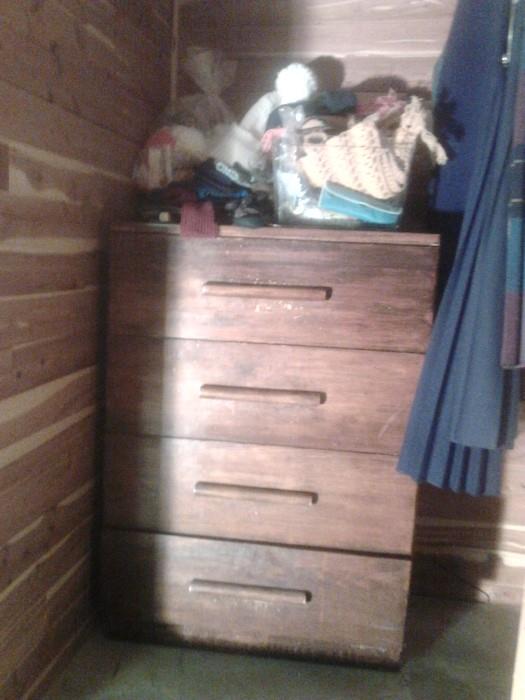Wood Dresser (4 drawers)