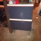 One has legs one does not