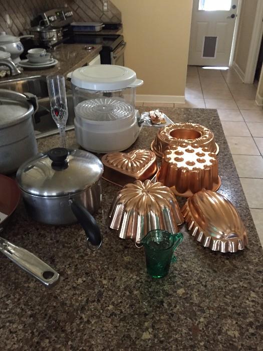 Kitchen ware, steamers, fry pans, server ware
