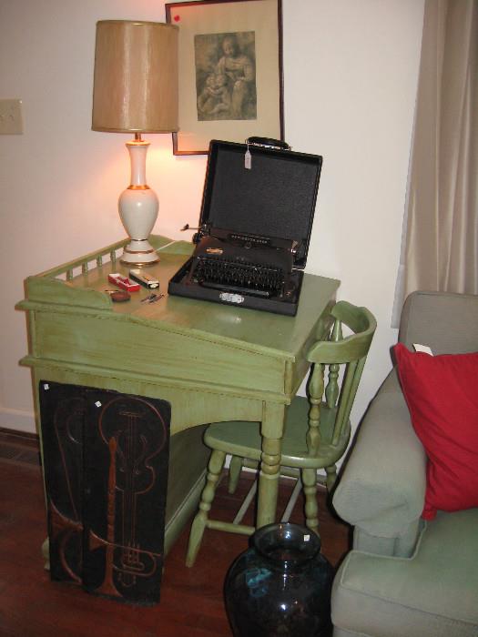 Fun desk, old Remington typewriter with case 