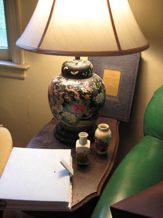 Attractive ginger jar lamp 