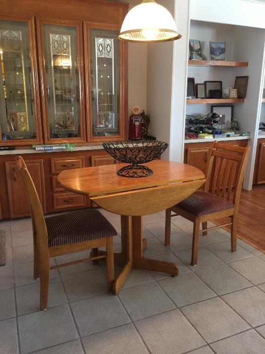 Oak drop leaf with two chairs