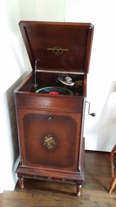 Antique Columbia Viva-tonal phonograph in working condition with records