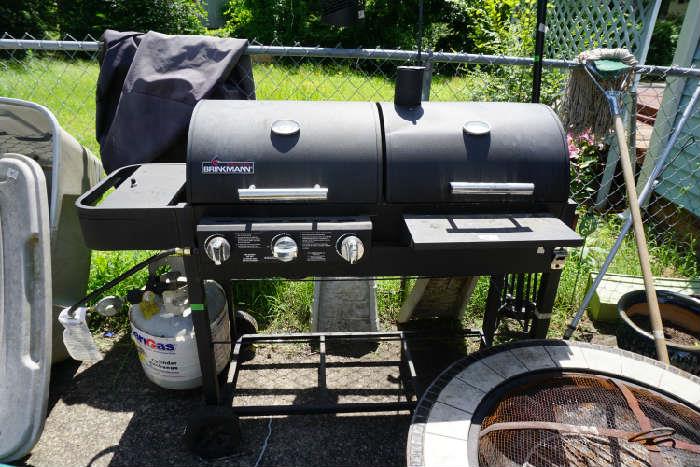Brinkman gas/charcoal combo grill