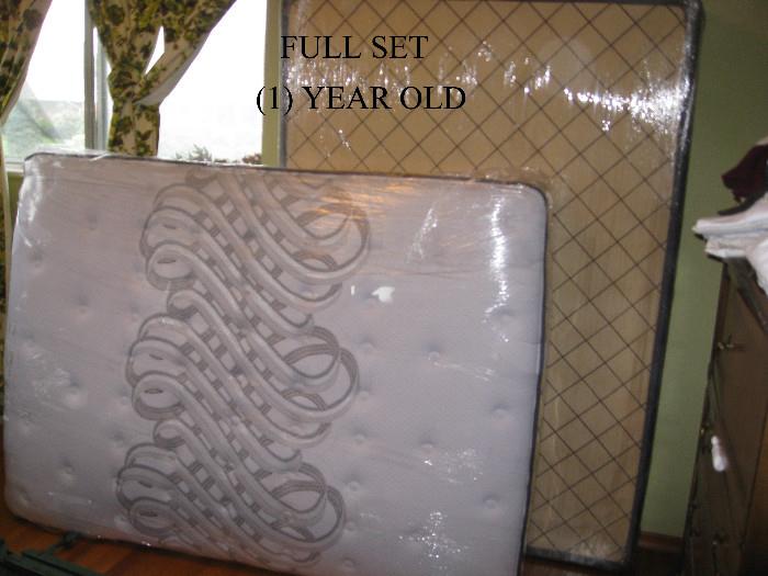 Full mattress set (1) year old