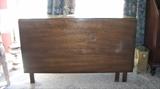 Drop leaf table
