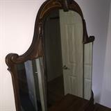 mirror on top of make up table