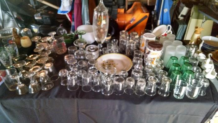 I TOLD YOU...LOADS OF GLAS WARE!!