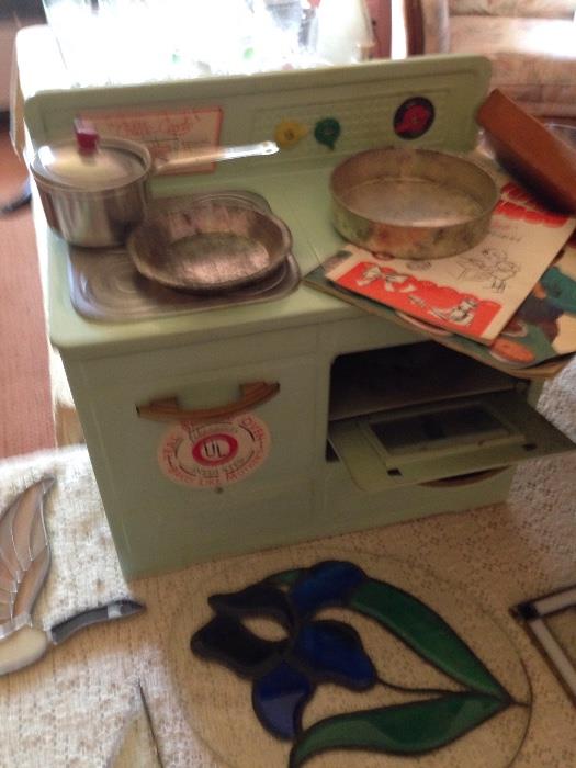 Little lady toy electric oven with accessories and original box