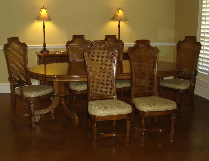 Vintage Thomasville dining table & chairs