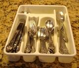 Stainless flatware set