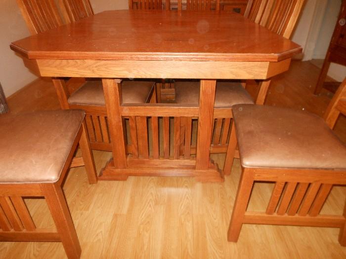 Under view of table and chairs...MINT condition