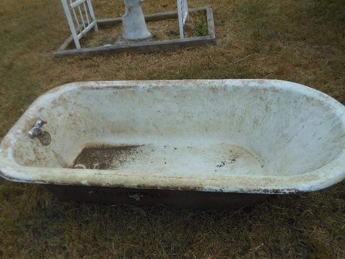 Cast iron bathtub 