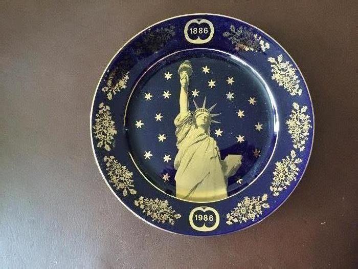 1986 Limoges Castel France Collectors Plate "Liberty Enlightning the World"