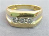 Jewelry 14kt Yellow Gold Ring with Diamonds Gorgeous 14kt yellow gold men's wedding band ring with 3 round brilliant cut diamonds.
Ring size: 9.75, total weight: 3.3 dwt.