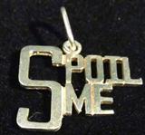Jewelry 14kt Yellow Gold "Spoil Me" Charm
Darling 14kt yellow gold "Spoil Me" charm / pendant. Marked "14k", measures: .75" long x 1" wide. Total weight: 1.3 dwt.